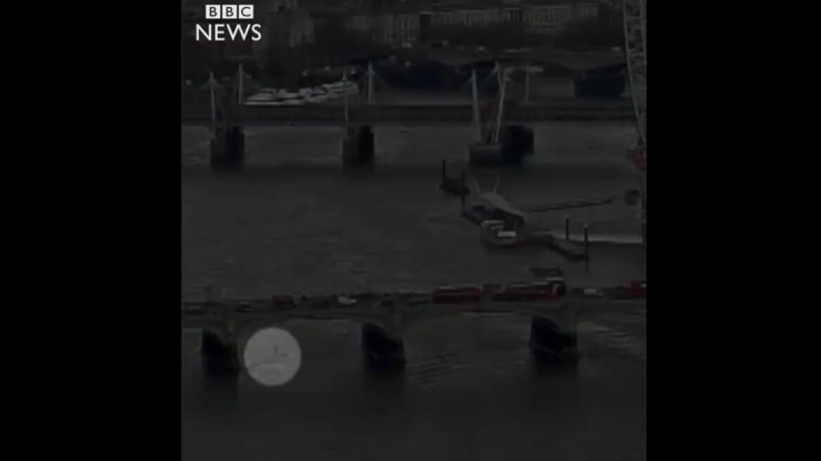 Woman falls in River Thames during the attack! (VIDEO)