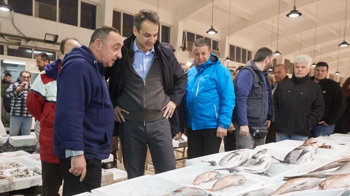 Στην Ιχθυόσκαλα Κερατσινίου ο Μητσοτάκης: Να πείσουμε νέα παιδιά να ασχοληθούν με την αλιεία