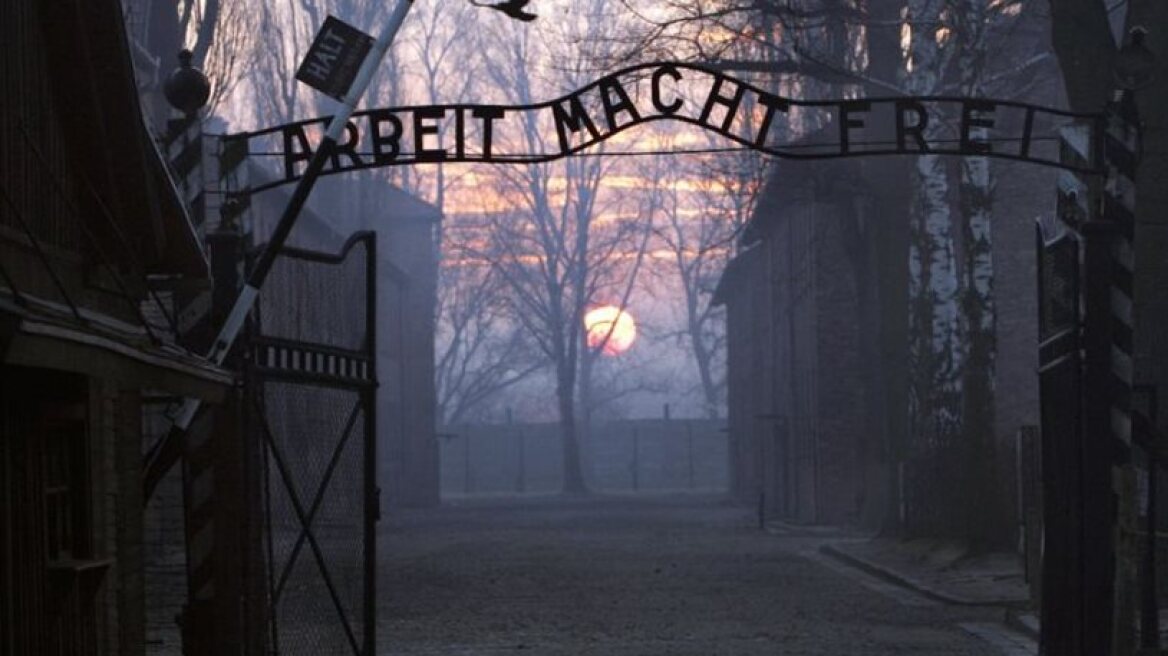 Naked activists kill sheep in front of Auschwitz gate