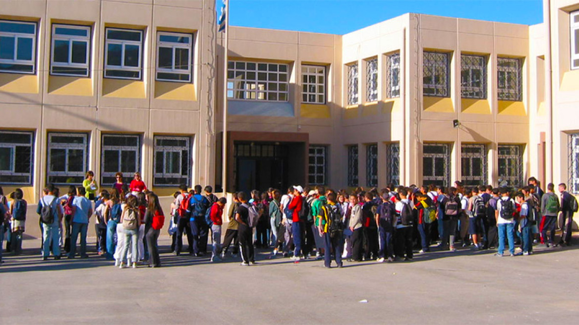  Σχολείο χωρίς προσευχή, αριστεία και παρελάσεις θέλει η νεολαία του ΣΥΡΙΖΑ