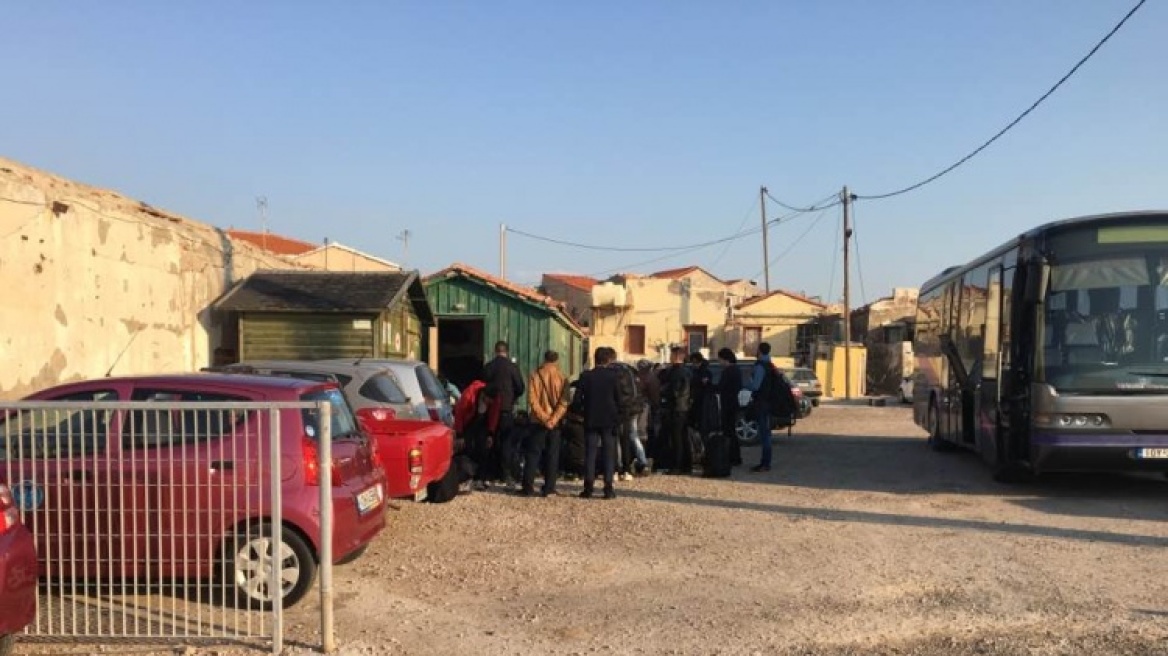 Χίος: Εκατό πρόσφυγες και μετανάστες έφτασαν μέσα σε 24 ώρες στο νησί 