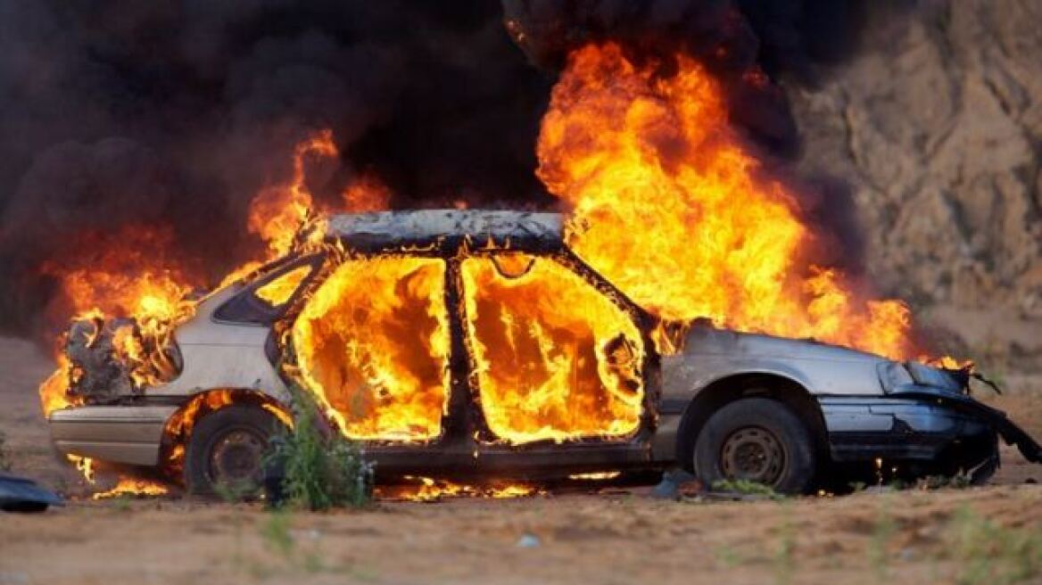 Λαμία: Φωτιά σε αυτοκίνητο κοντά στις σήραγγες της Στυλίδας