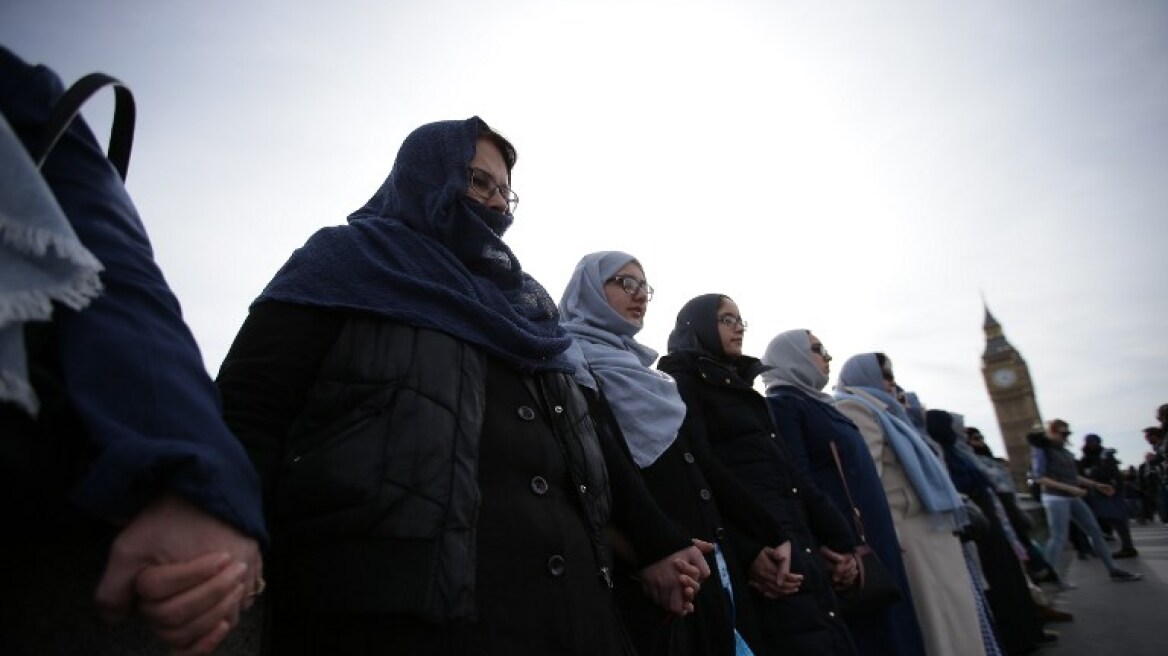 Λονδίνο: Μουσουλμάνες με μπούρκες έστειλαν μήνυμα κατά της τρομοκρατίας