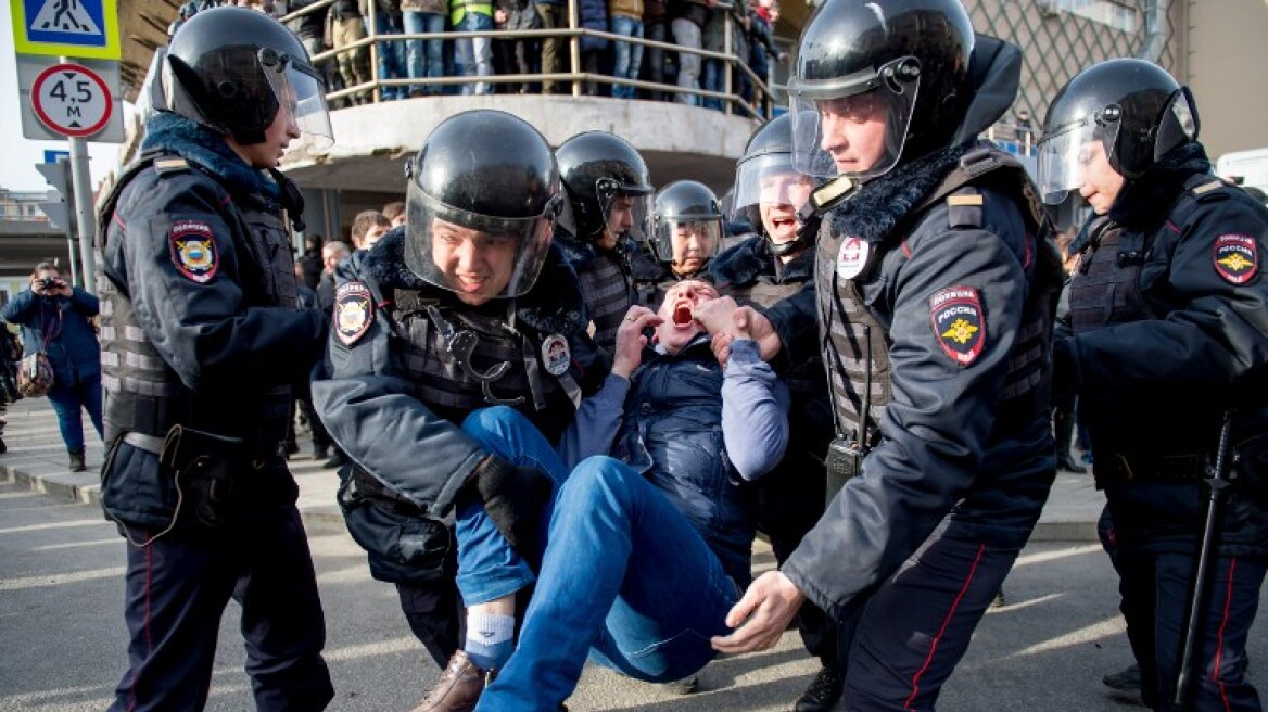 Την άμεση απελευθέρωση των συλληφθέντων ζητούν οι Βρυξέλλες από την Μόσχα