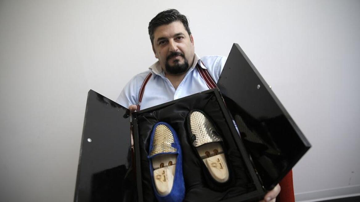 Ιταλός έφτιαξε τα πρώτα χειροποίητα παπούτσια από χρυσάφι