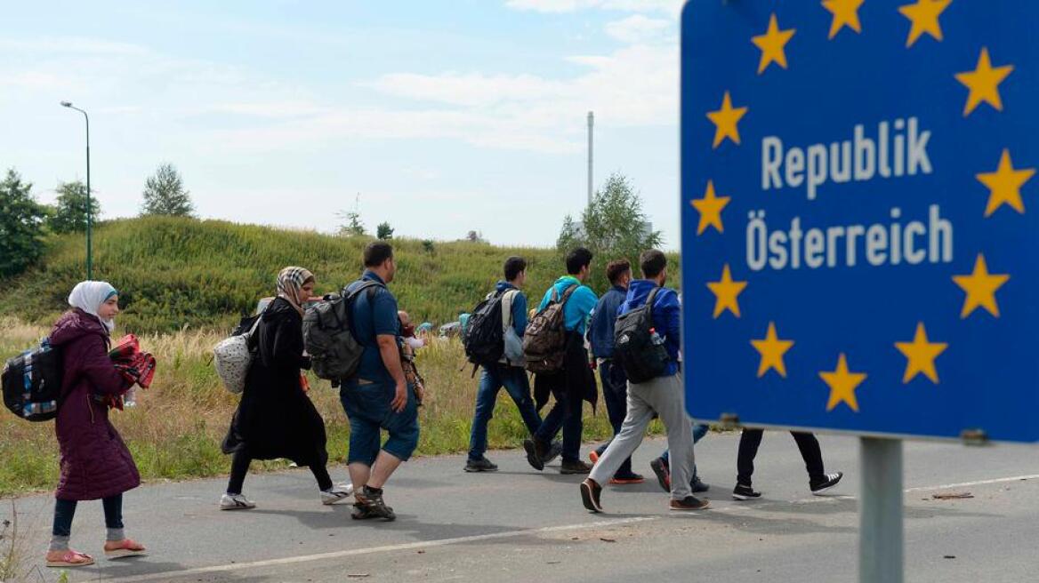 Κερν: Να εξαιρεθεί η Αυστρία από το πρόγραμμα μετεγκατάστασης προσφύγων
