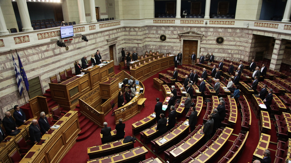 Την κατάργηση της διαγωγής στα σχολεία ζητούν 28 βουλευτές του ΣΥΡΙΖΑ