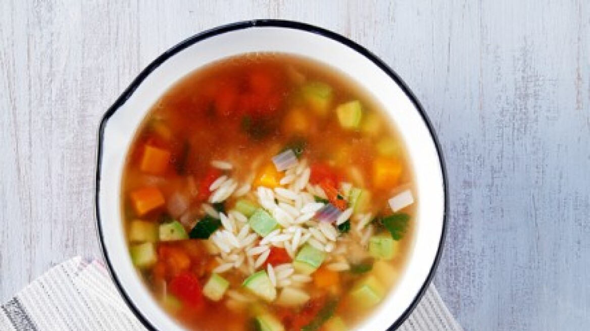 Σούπα «μινεστρόνε» με μανέστρα και λαχανικά