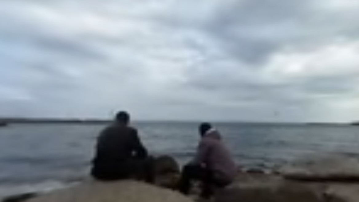 «Εγκλωβισμένοι στη Χίο»: Συγκλονιστικό βίντεο για τις συνθήκες διαβίωσης των προσφύγων στα νησιά