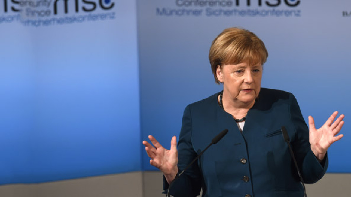 Η Μέρκελ καλεί τους πρόσφυγες στη Γερμανία να σέβονται τις θρησκευτικές ελευθερίες