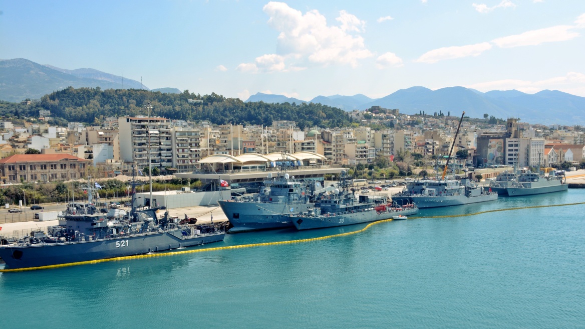 Φωτογραφίες: Όλα τα ΝΑΤΟϊκά πλοία ύψωσαν την ελληνική σημαία, όχι όμως και το τουρκικό