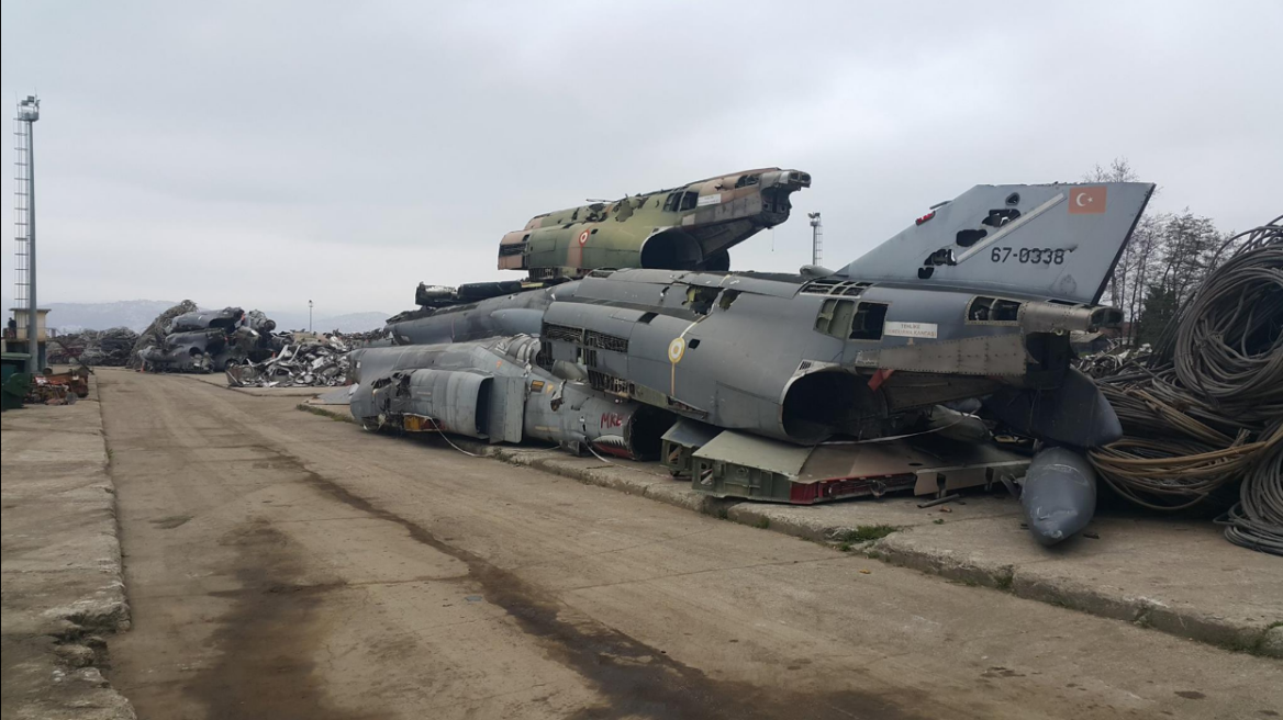Sad & rare sight: Turkish F-4Es and F-5s waiting to be scrapped! (VIRAL PHOTOS)