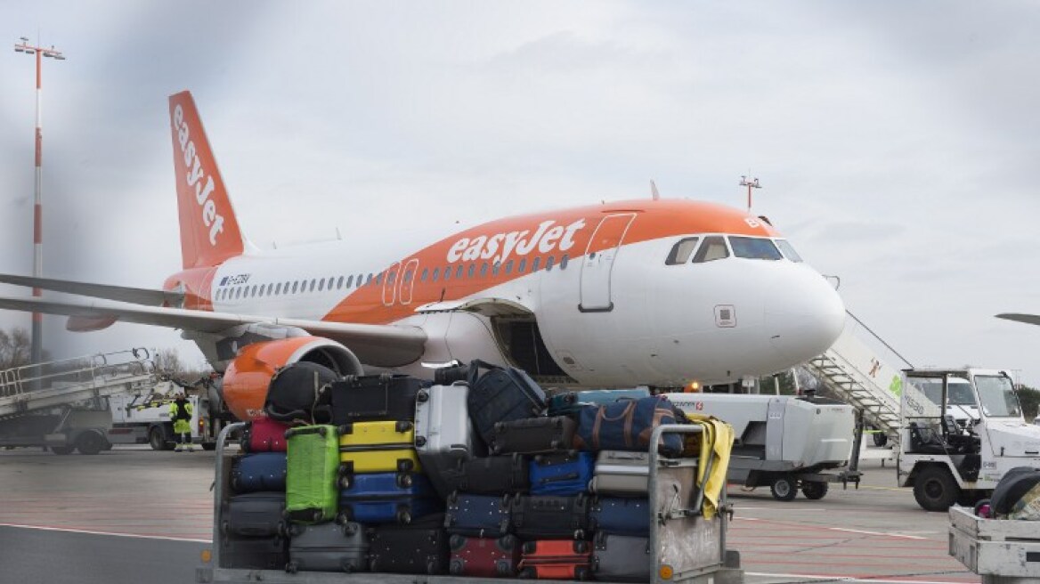 Κίνδυνος και στον χώρο αποσκευών των αεροπλάνων από τα κινητά