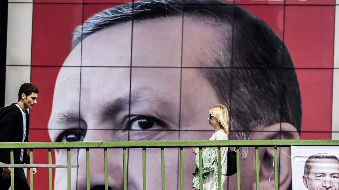 Πάνω από 100 Ολλανδοί πολίτες «όμηροι» στην Τουρκία του Ερντογάν