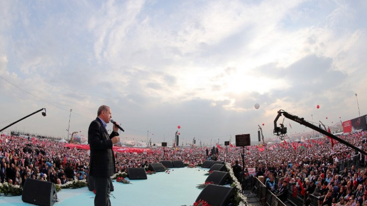 «Φιέστα» Ερντογάν μια εβδομάδα πριν το δημοψήφισμα: Θα επαναφέρω τη θανατική ποινή