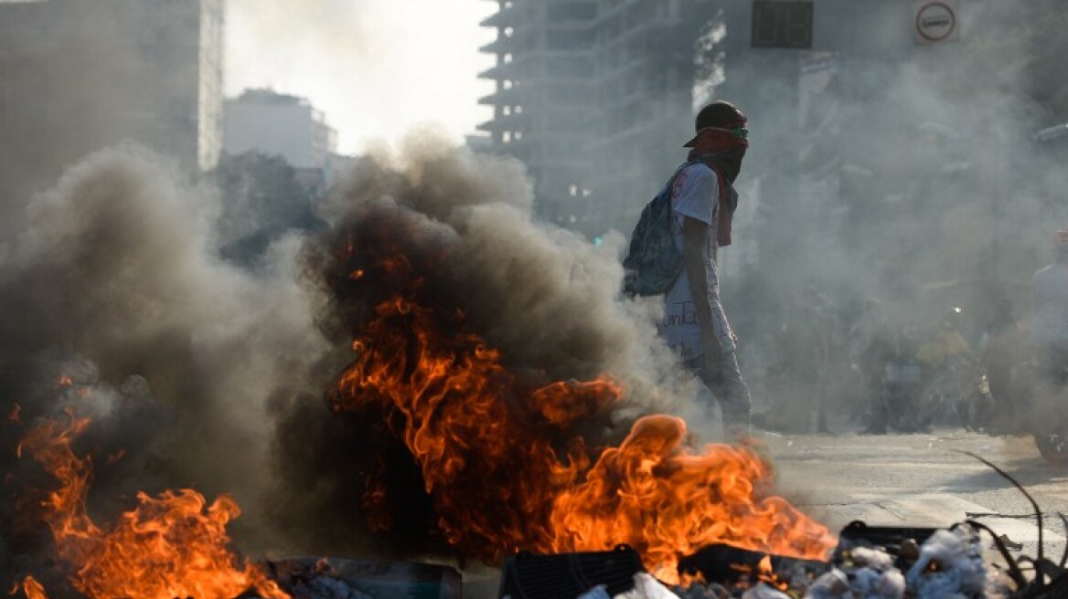 Βενεζουέλα: Με πλαστικές σφαίρες «απάντησε» ο Μαδούρο στις διαδηλώσεις κατά του πραξικοπήματος