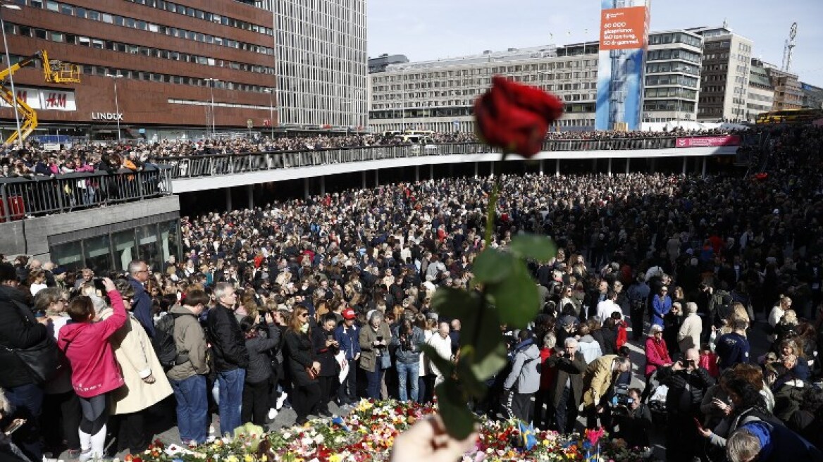 Στοκχόλμη: 20.000 άνθρωποι στους δρόμους για τα θύματα της τρομοκρατίας