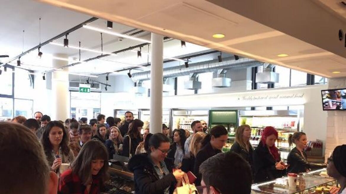Βρετανία: Καφετέριες προσφέρουν εκπτώσεις στους πελάτες που φέρνουν μαζί... το φλιτζάνι τους