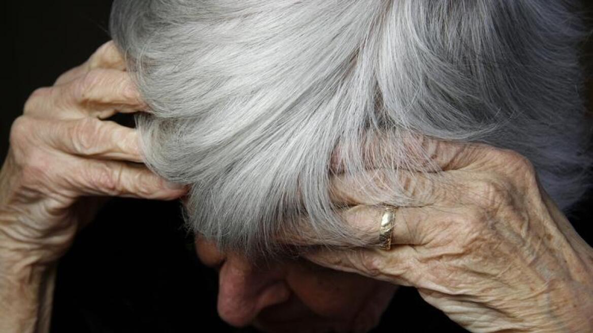 Εφιάλτης για ηλικιωμένη στην Πάτρα: Τη χτύπησε στο πρόσωπο και της άρπαξε τη βέρα