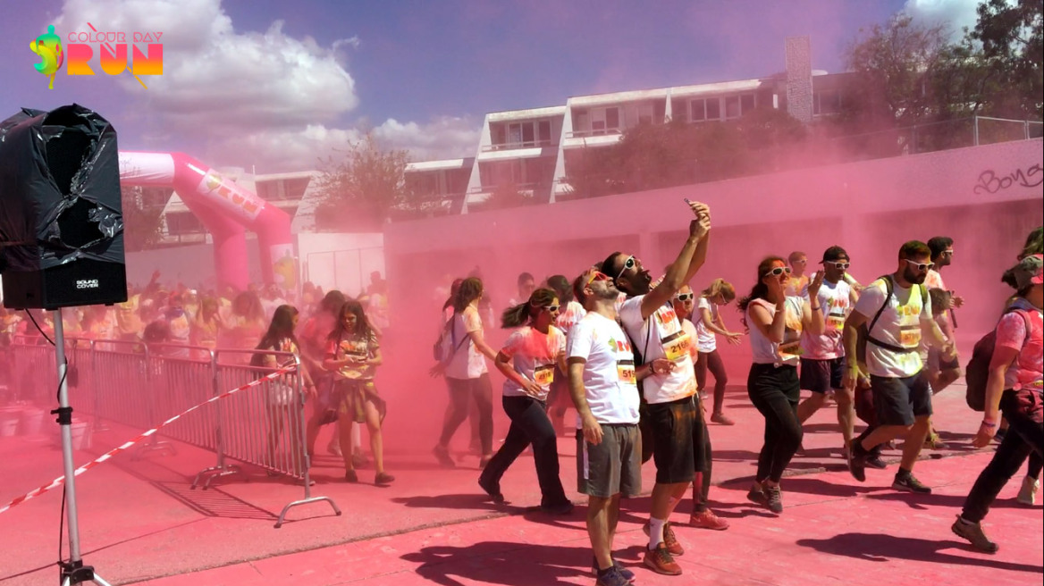 Colour Day Run: Περισσότεροι από 5.000 δρομείς βάφτηκαν με χρώμα στο Μαρούσι