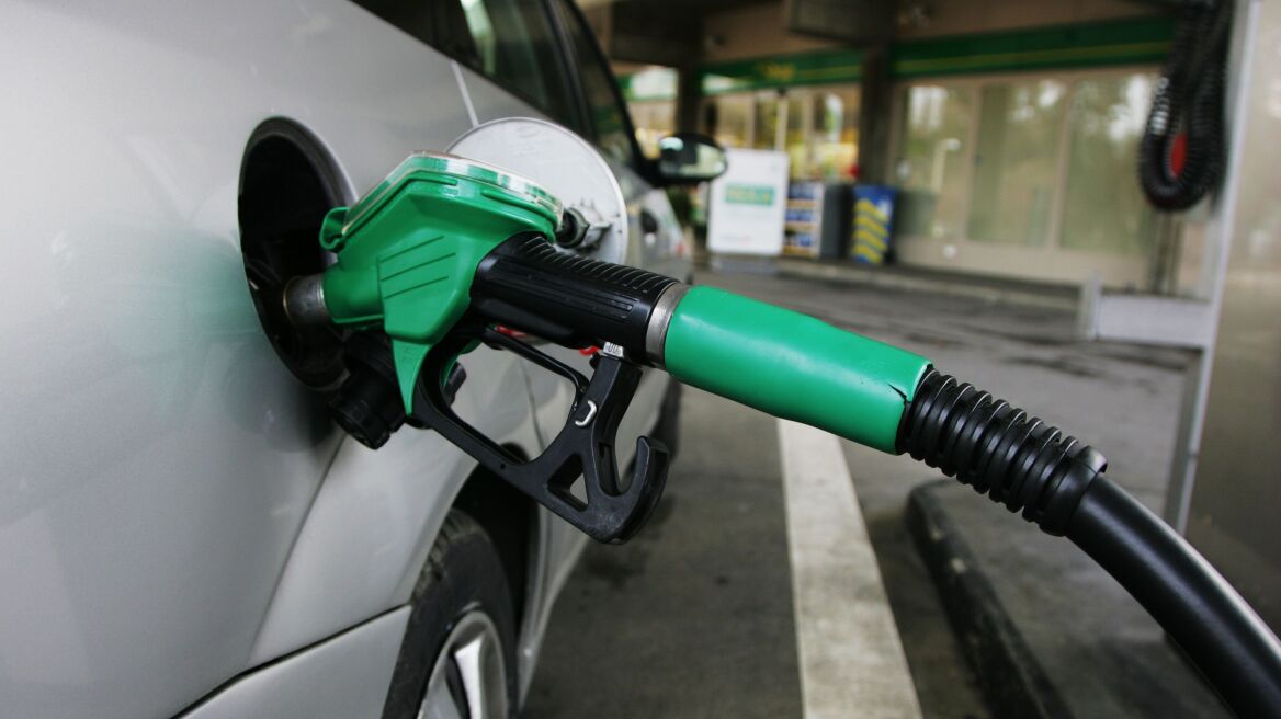 Οι νέοι φόροι ανεβάζουν κι άλλο την τιμή της βενζίνης