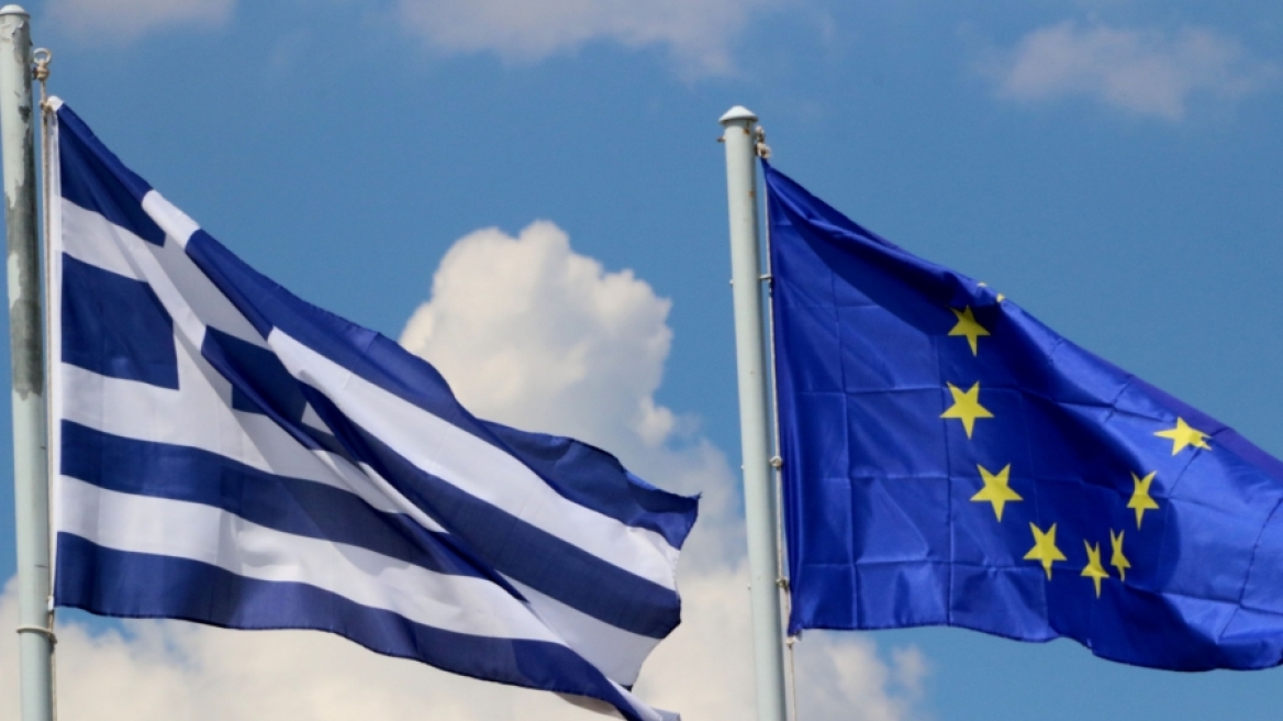 FT: Η Ελλάδα δεν μπορεί να επιτύχει πλεονάσματα μεγαλύτερα του 3,5% για πάνω από 3-4 χρόνια