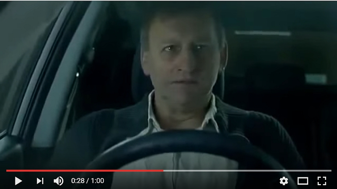 Διαφήμιση αυτοκινήτου  δείχνει άνδρα να αυτοκτονεί (video)