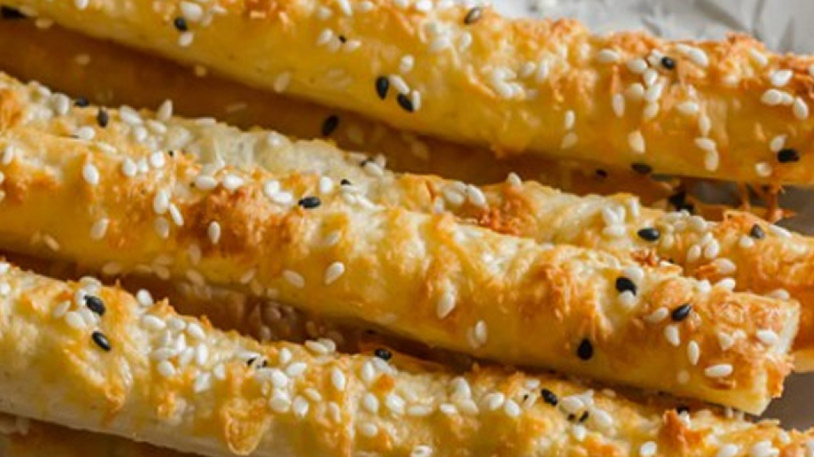 Κριτσίνια σουσαμένια με τυρί