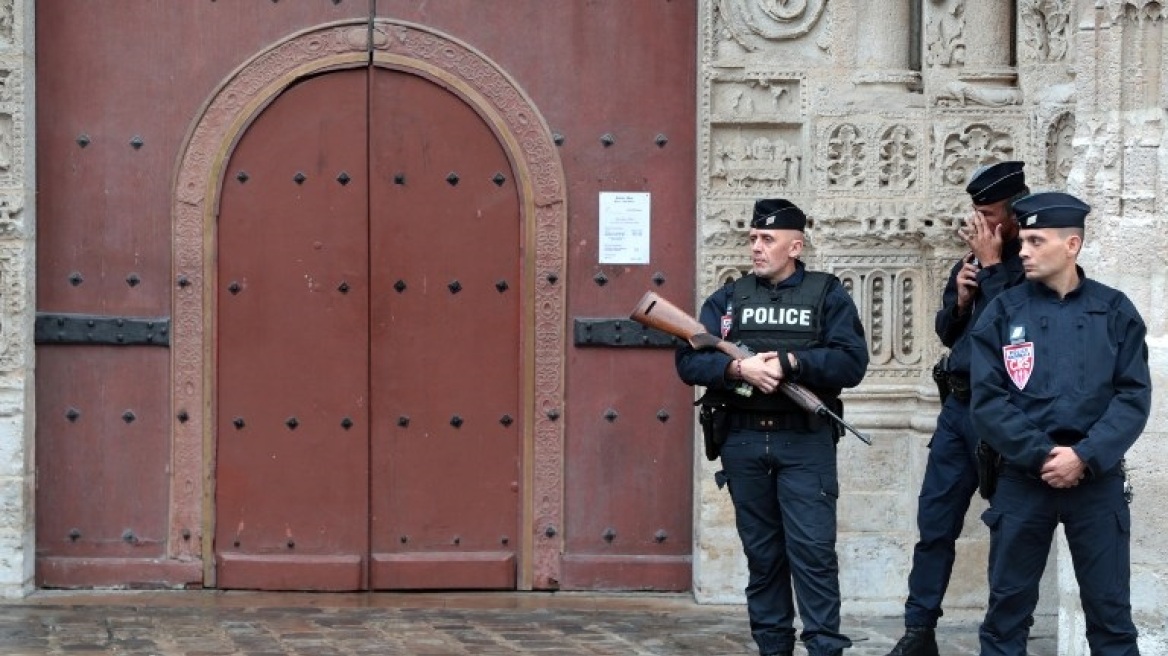 Γαλλία: Συνελήφθη άνδρας που απειλούσε μέσα σε εκκλησία