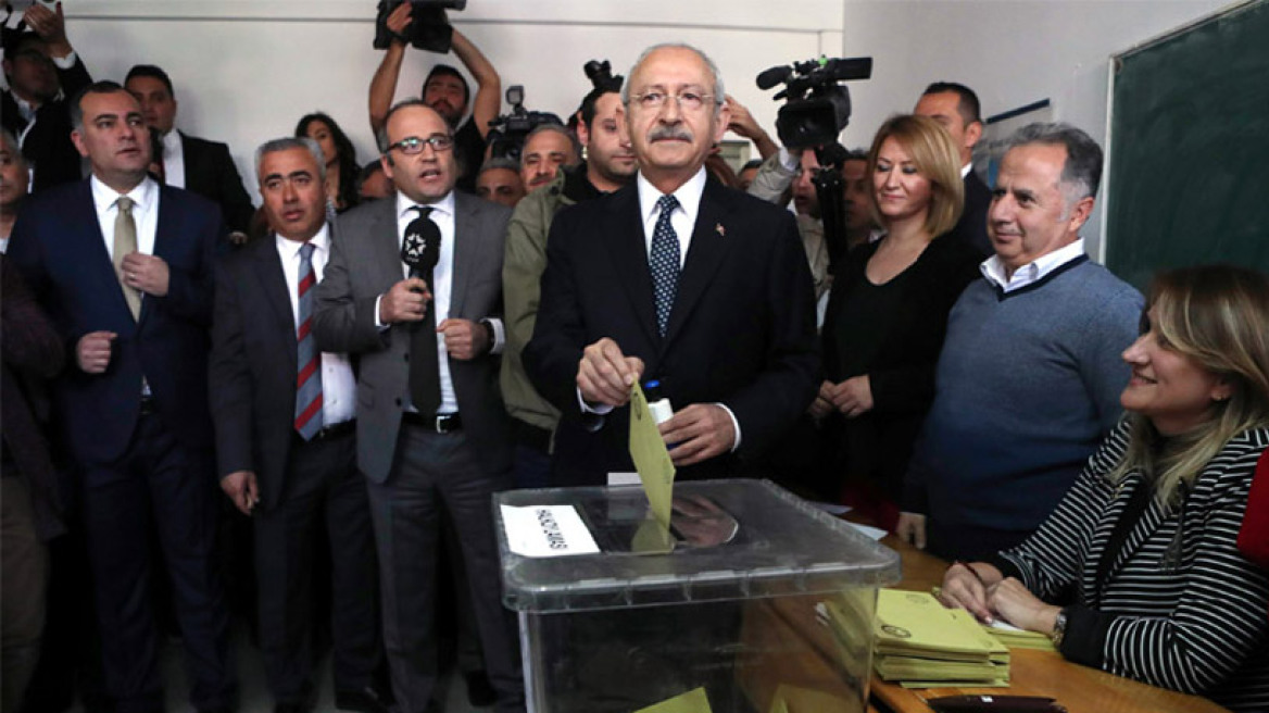 Το κόμμα που ίδρυσε ο Κεμάλ κάνει λόγο για «σοβαρό πρόβλημα νομιμότητας» στο δημοψήφισμα της Τουρκίας