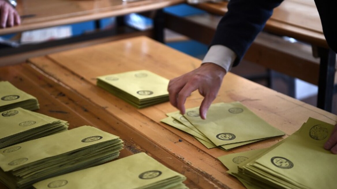 Τουρκία: Έγκυρα και τα ασφράγιστα ψηφοδέλτια, λέει ο επικεφαλής του εκλογικού συμβουλίου