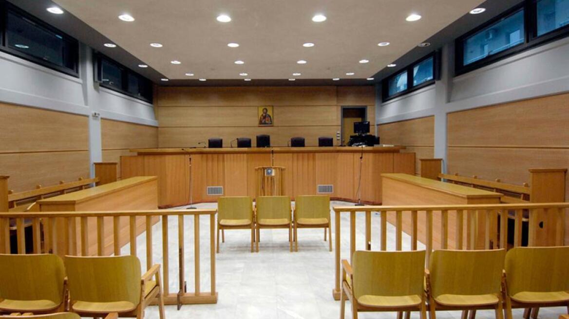 Μια... διαφορετική δίκη στη Χίο: Νεαρή «καταδικάστηκε» να φτιάχνει επί 3 μήνες κουλουράκια για τα... Λυκόπουλα	