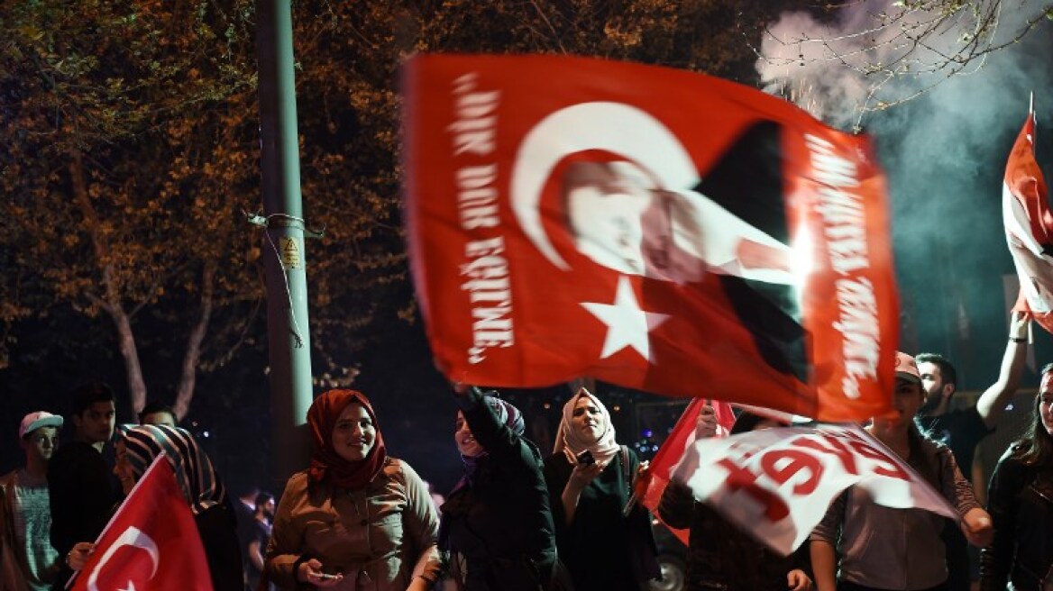 Ανεξάρτητες έρευνες για το δημοψήφισμα ζητά η Κομισιόν από τον Ερντογάν