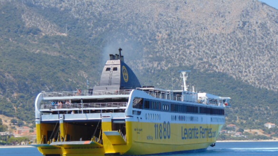 Συνελήφθη πλοίαρχος στην Κυλλήνη για υπεράριθμους επιβάτες