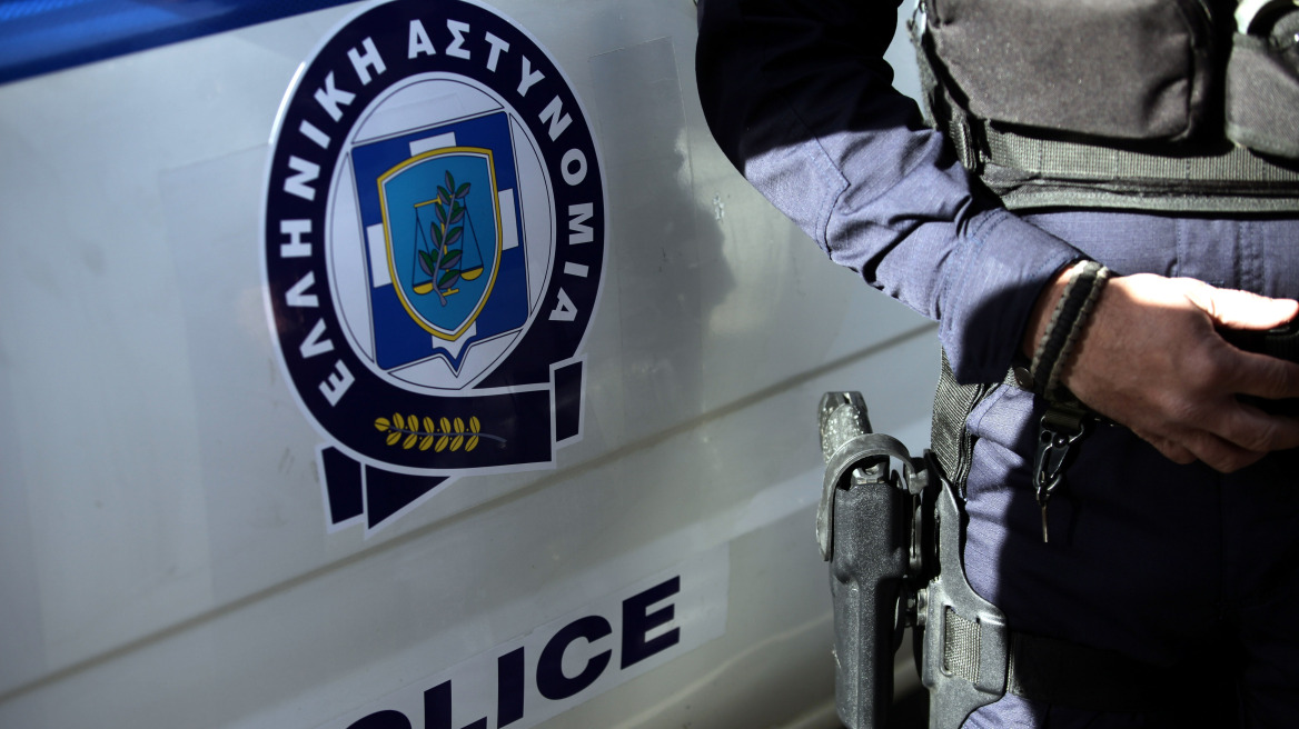 Ηράκλειο: Τέσσερις συλλήψεις για κατοχή όπλων, γεμιστήρων και φυσιγγίων