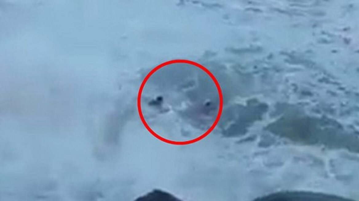 Video shows couple swept to sea while taking selfie! One killed! (video)