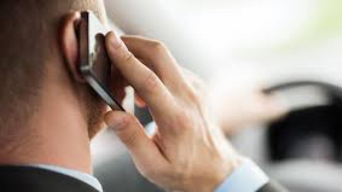 Αποζημιώνεται υπάλληλος εταιρείας τηλεφωνίας που εμφάνισε όγκο λόγω υπερβολικής χρήσης κινητού