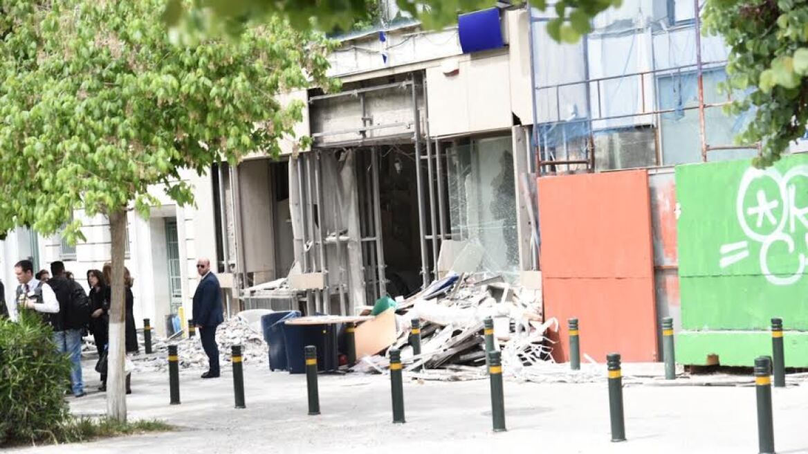 Τεράστιες οι ζημιές στο κτήριο της Eurobank από την βόμβα στην Σανταρόζα