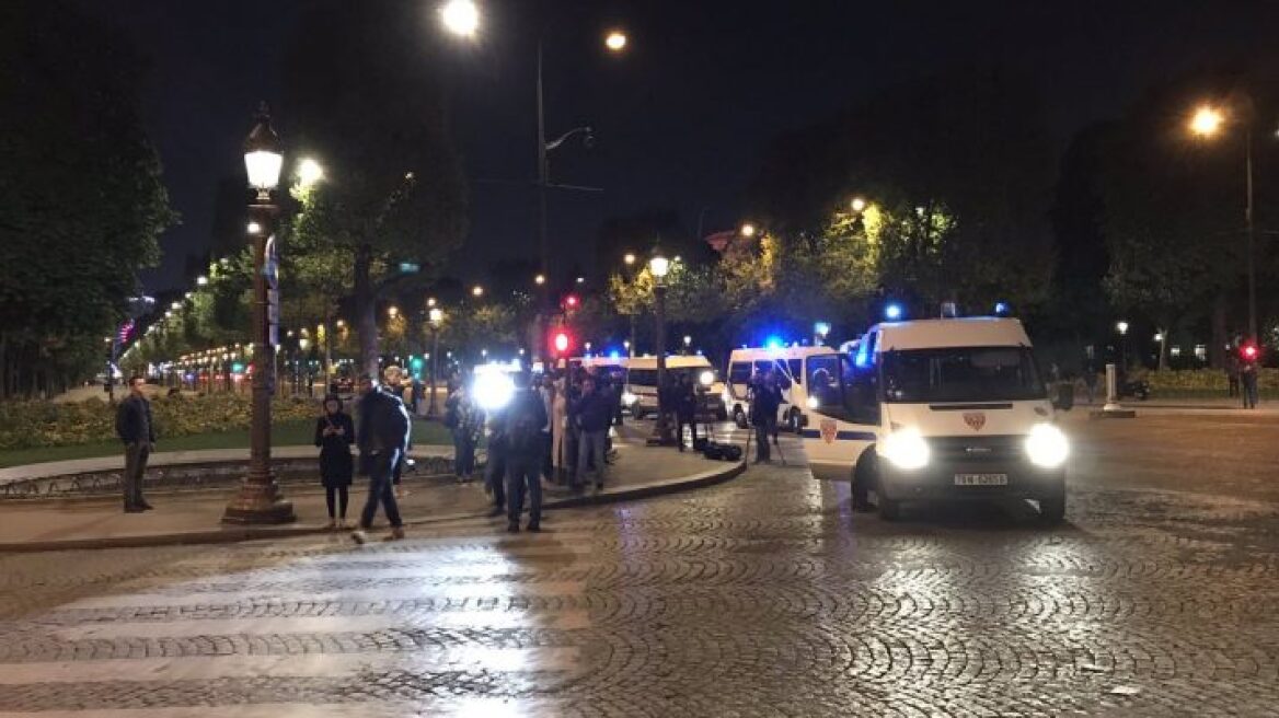 Αυτόπτης μάρτυρας της επίθεσης στο Παρίσι: Βγήκε από ένα Audi και άρχισε να πυροβολεί τους αστυνομικούς