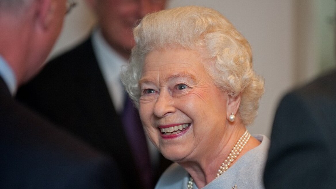 Κανονιοβολισμοί στο Λονδίνο: Η βασίλισσα έγινε 91 ετών!