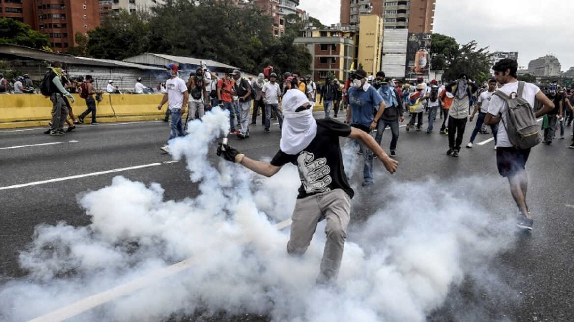 Βενεζουέλα: Ακόμη ένας νεκρός στις μαζικές διαδηλώσεις κατά του Μαδούρο