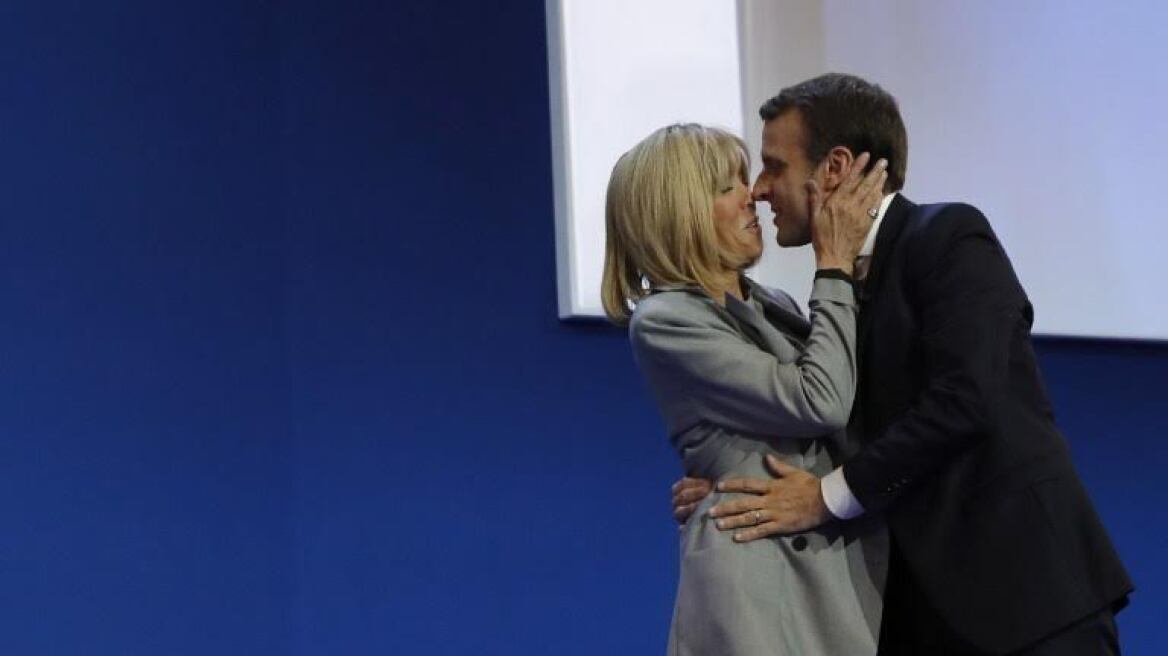 Το φιλί της επόμενης πρώτης κυρίας της Γαλλίας στον Εμανουέλ Μακρόν