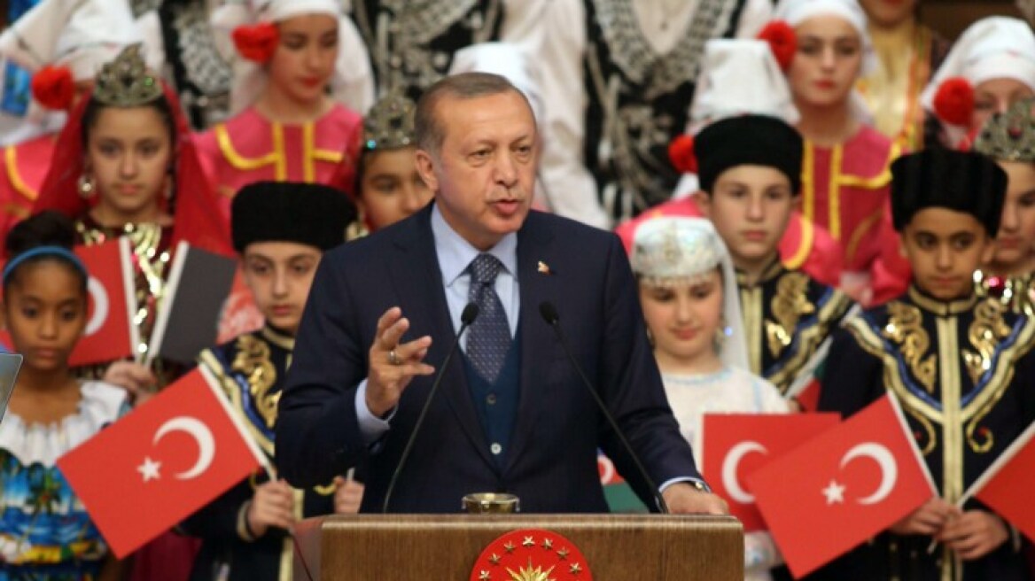 Ο Ερντογάν απειλεί: Η Τουρκία θα επανεξετάσει την ένταξή της στην ΕΕ