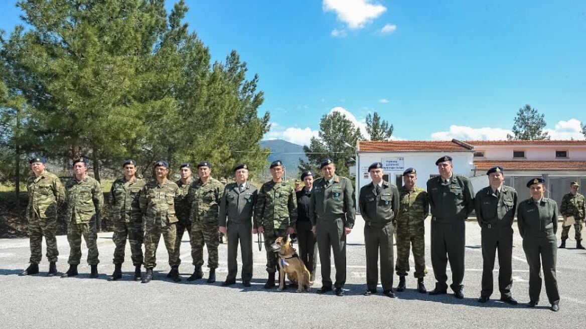 Φωτογραφίες: Βράβευση στρατιωτικού σκύλου από τις Ένοπλες Δυνάμεις