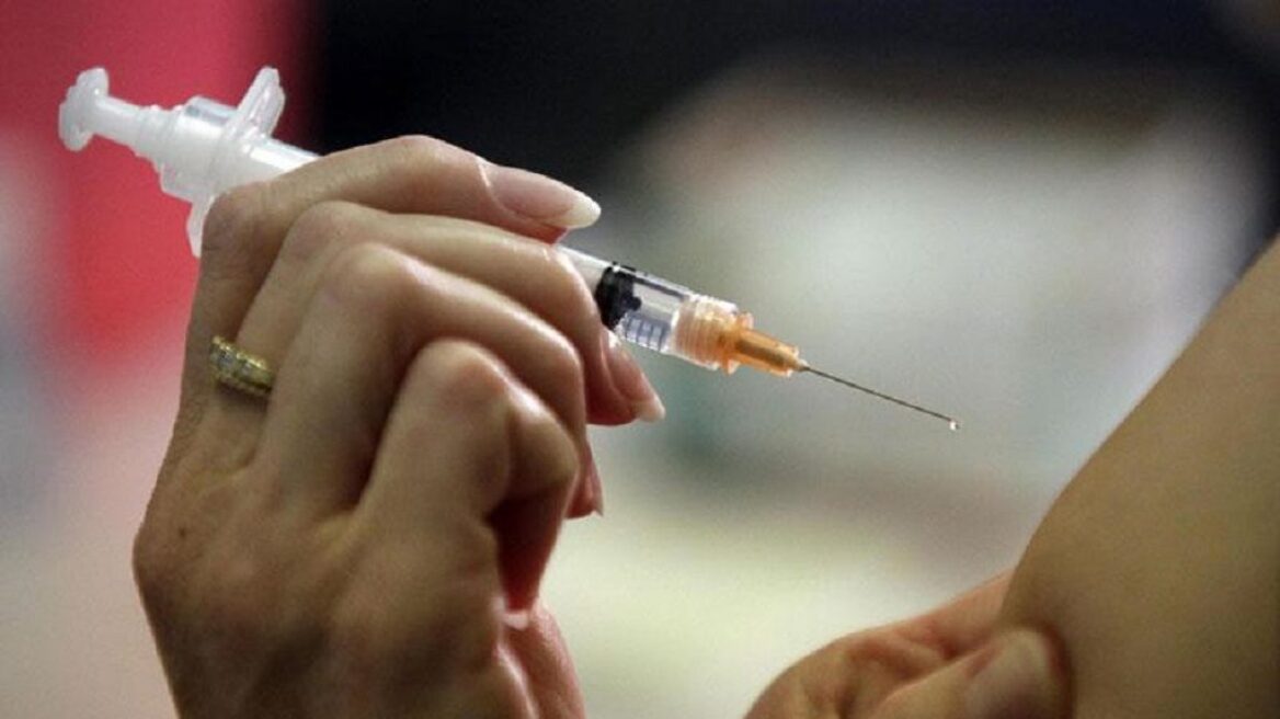 Δώδεκα μύθοι για τα εμβόλια - Όσα πρέπει να ξέρετε 