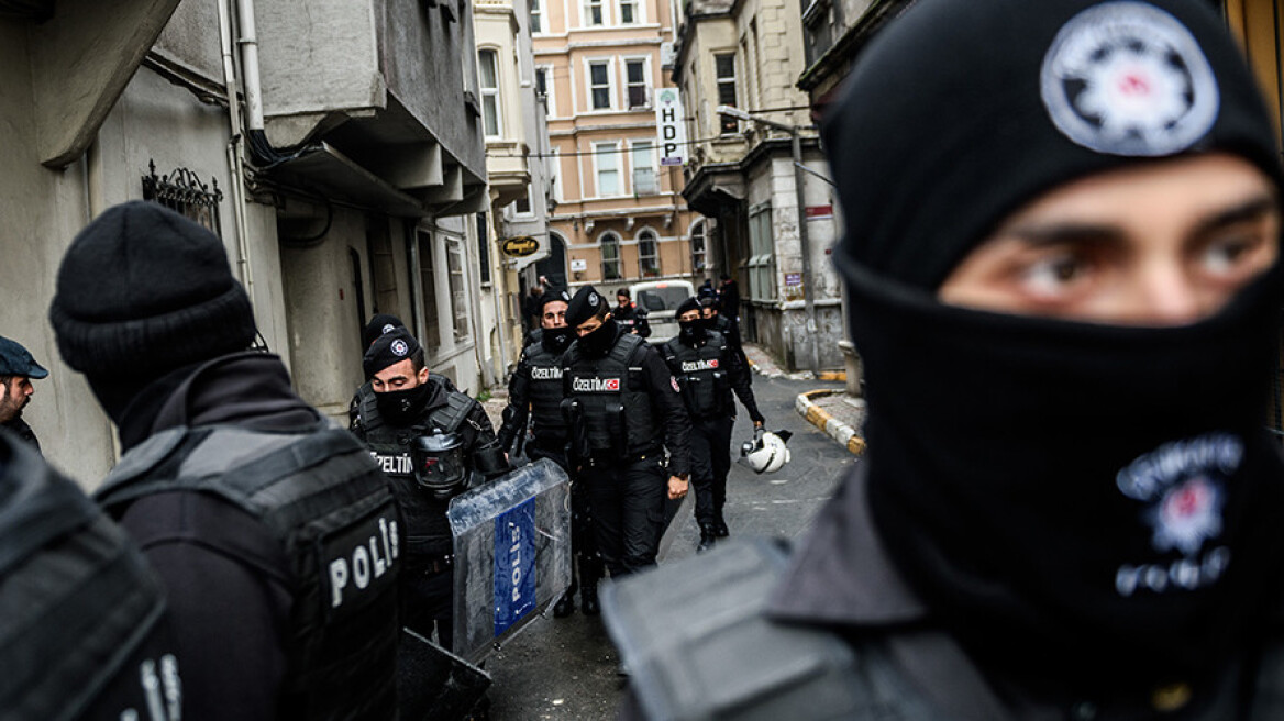 Τουρκία: Νέος γύρος στο πογκρόμ - Πάνω από 9.000 αστυνομικοί σε διαθεσιμότητα 