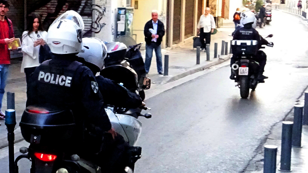 Εξαρθρώθηκε η συμμορία που «χτυπούσε» ηλικιωμένες στο κέντρο της Αθήνας