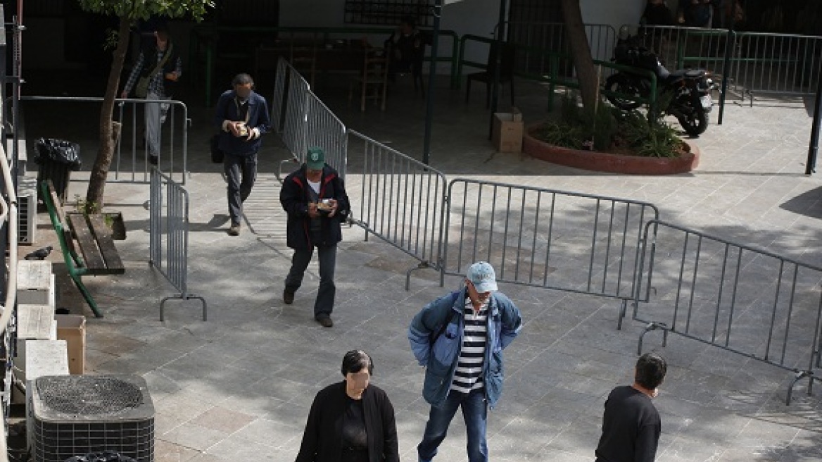 Κομισιόν: Περισσότεροι από ένας στους τρεις Έλληνες αντιμέτωποι με την φτώχεια