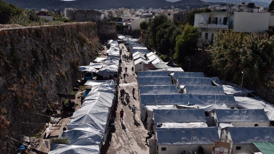 Guardian: Οι καταυλισμοί προσφύγων στη Χίο είναι το «βρώμικο μυστικό της Ευρώπης»
