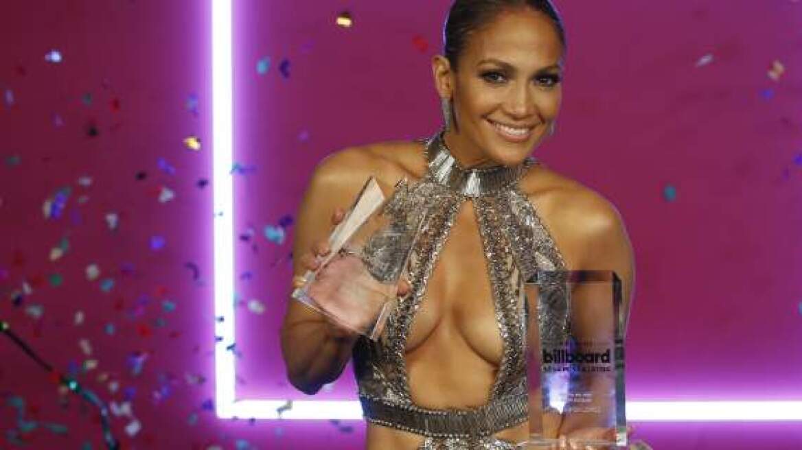 Jennifer Lopez: Η άκρως αποκαλυπτική εμφάνιση που «τρέλανε» τα μουσικά βραβεία
